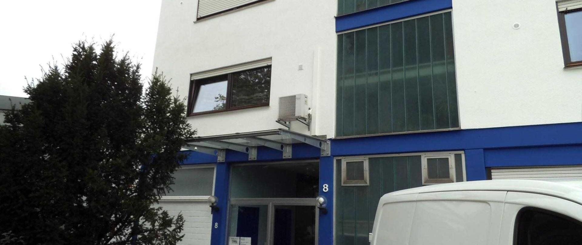 81048487.jpg